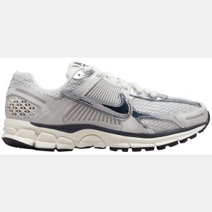 Nike Women's Zoom Vomero 5 Shoes